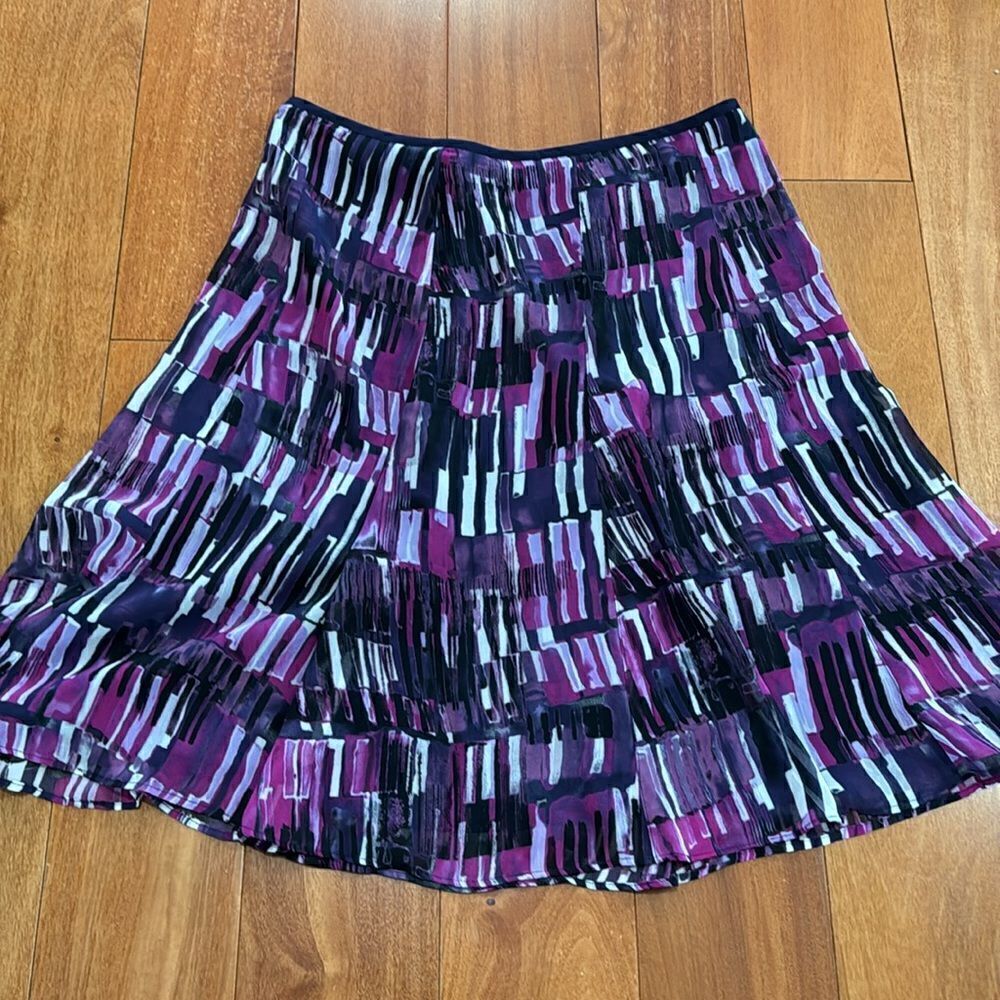 Ann‎ Taylor Women's White and Purple Skirt size 8